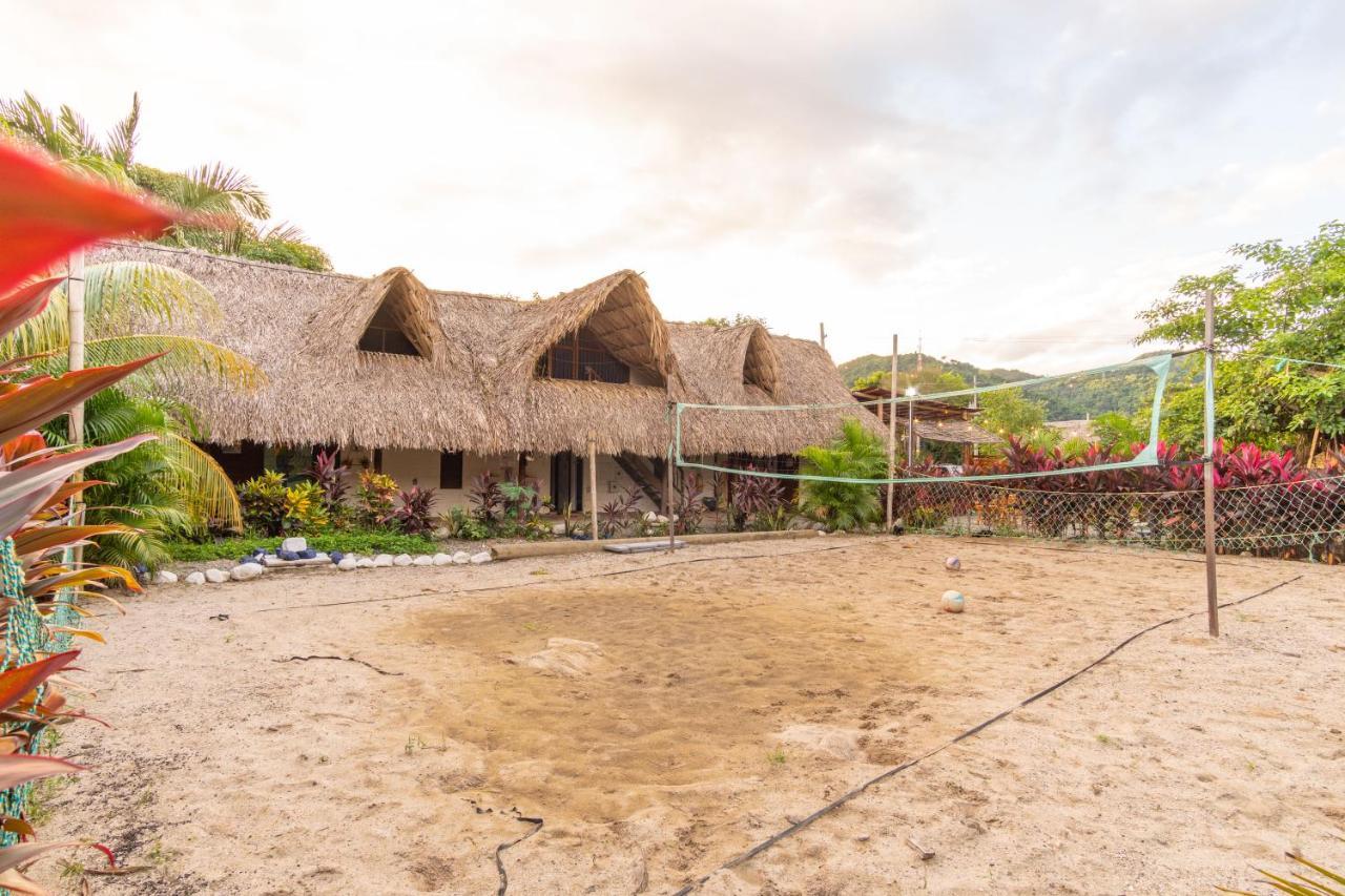 El Zoo Hostel, Bar & Pool Паломино Екстериор снимка