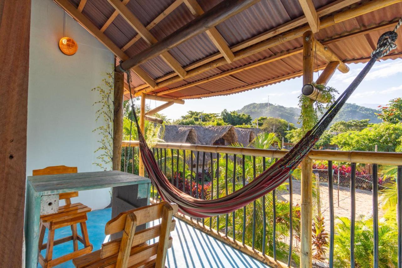 El Zoo Hostel, Bar & Pool Паломино Екстериор снимка