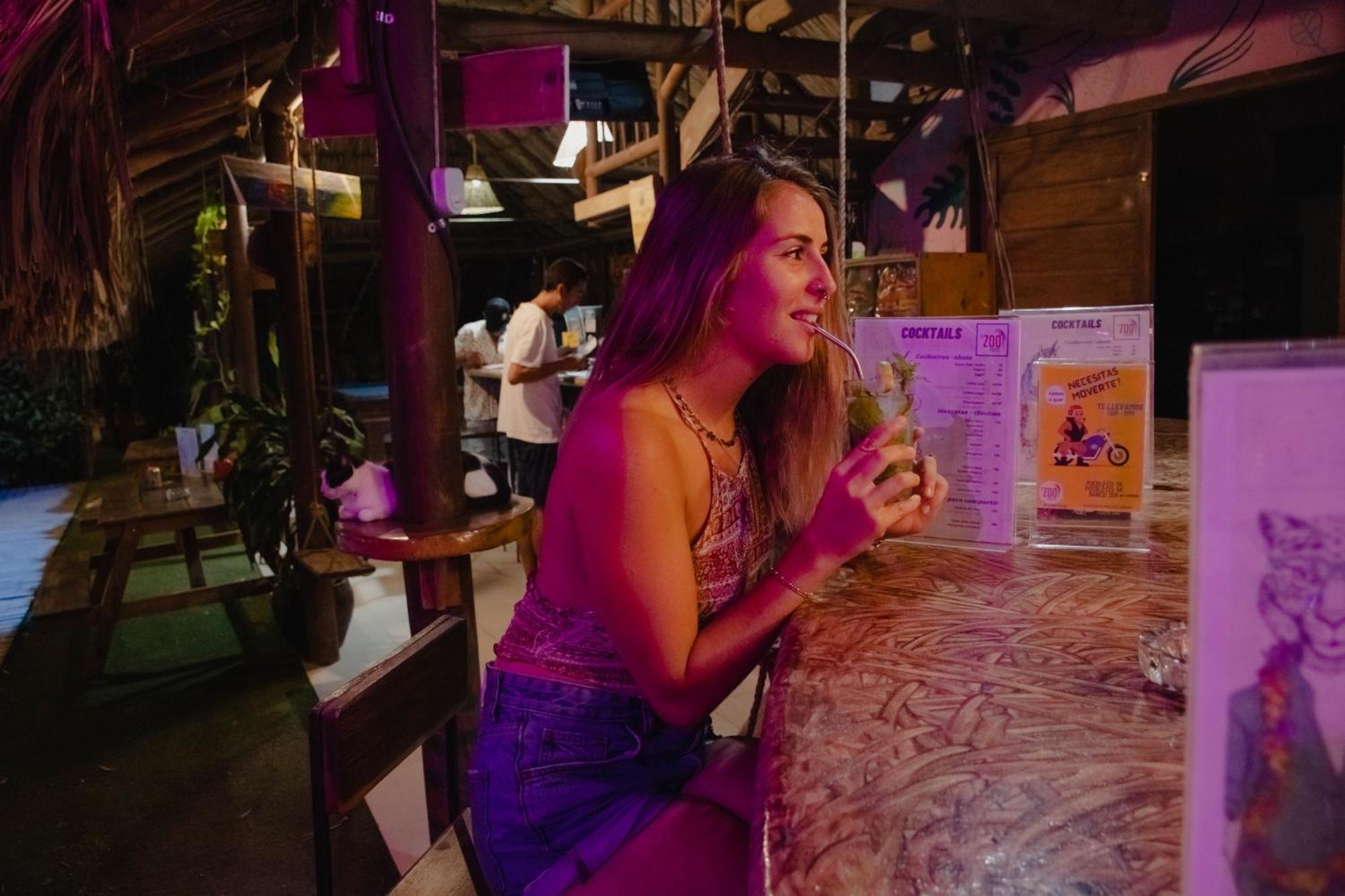 El Zoo Hostel, Bar & Pool Паломино Екстериор снимка